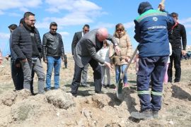 Odunpazarı Belediyesi Ahbap Derneği ile 2  bin 500 fidan dikti