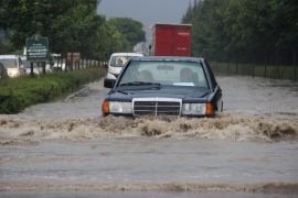 Eskişehir’de sağanak yağış sonucu yollar göle döndü